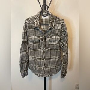 Hollister - Cream and Gray Boyfriend Fit Houndstooth Flannel Shirt - Size small